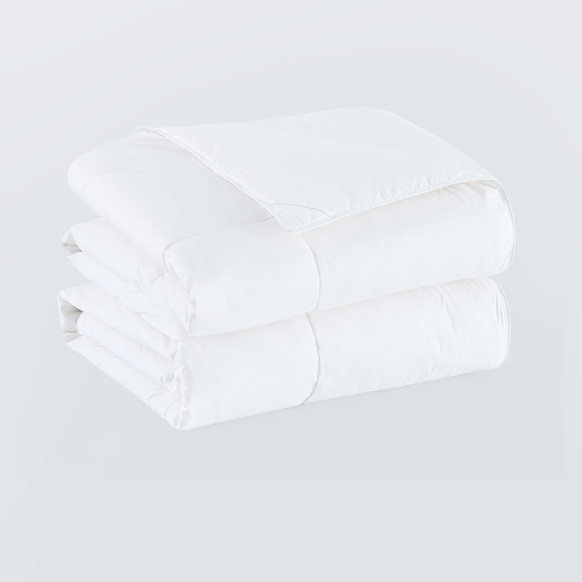 White Lightweight Goose Feather and Down Fiber Comforter