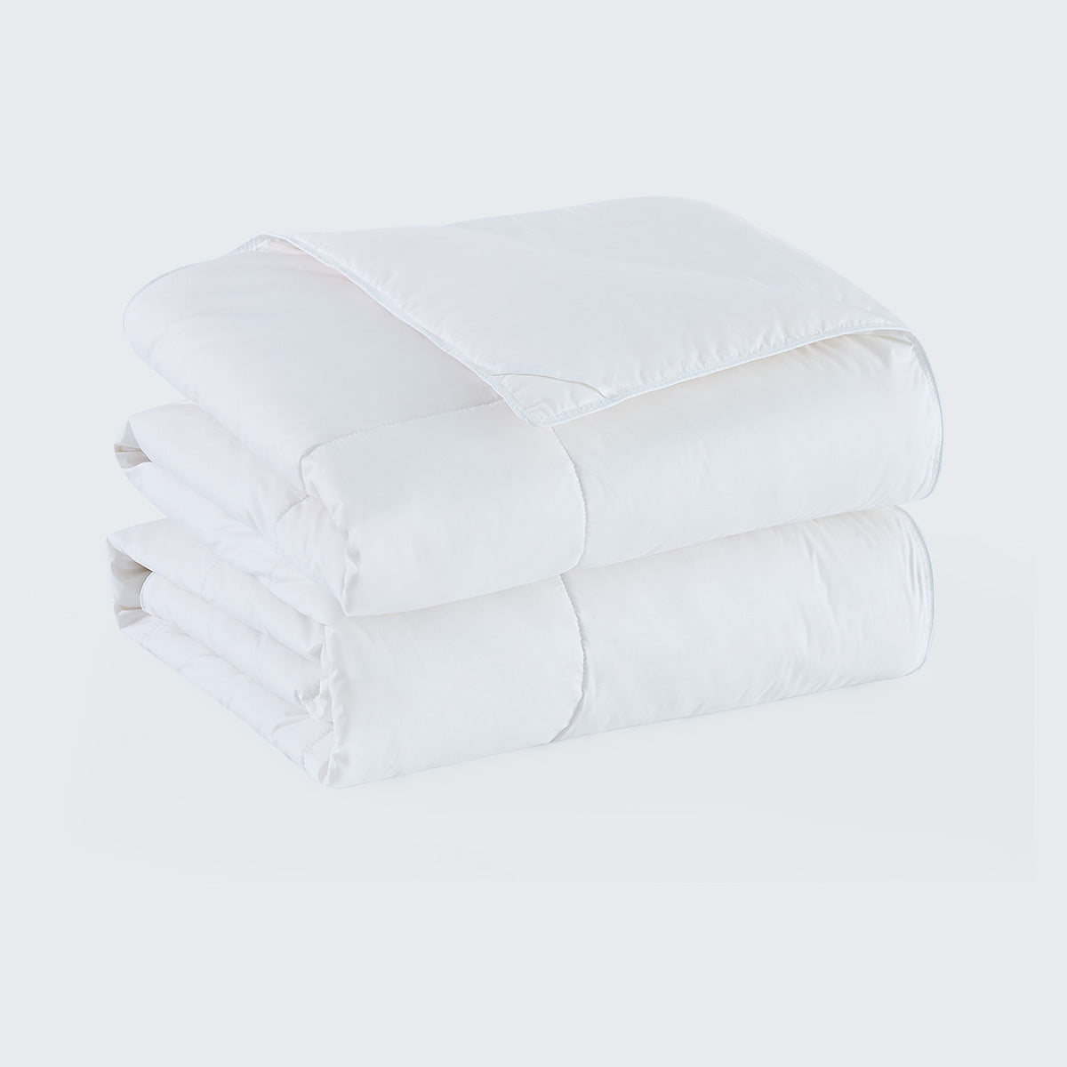White Lightweight Goose Feather and Down Fiber Comforter