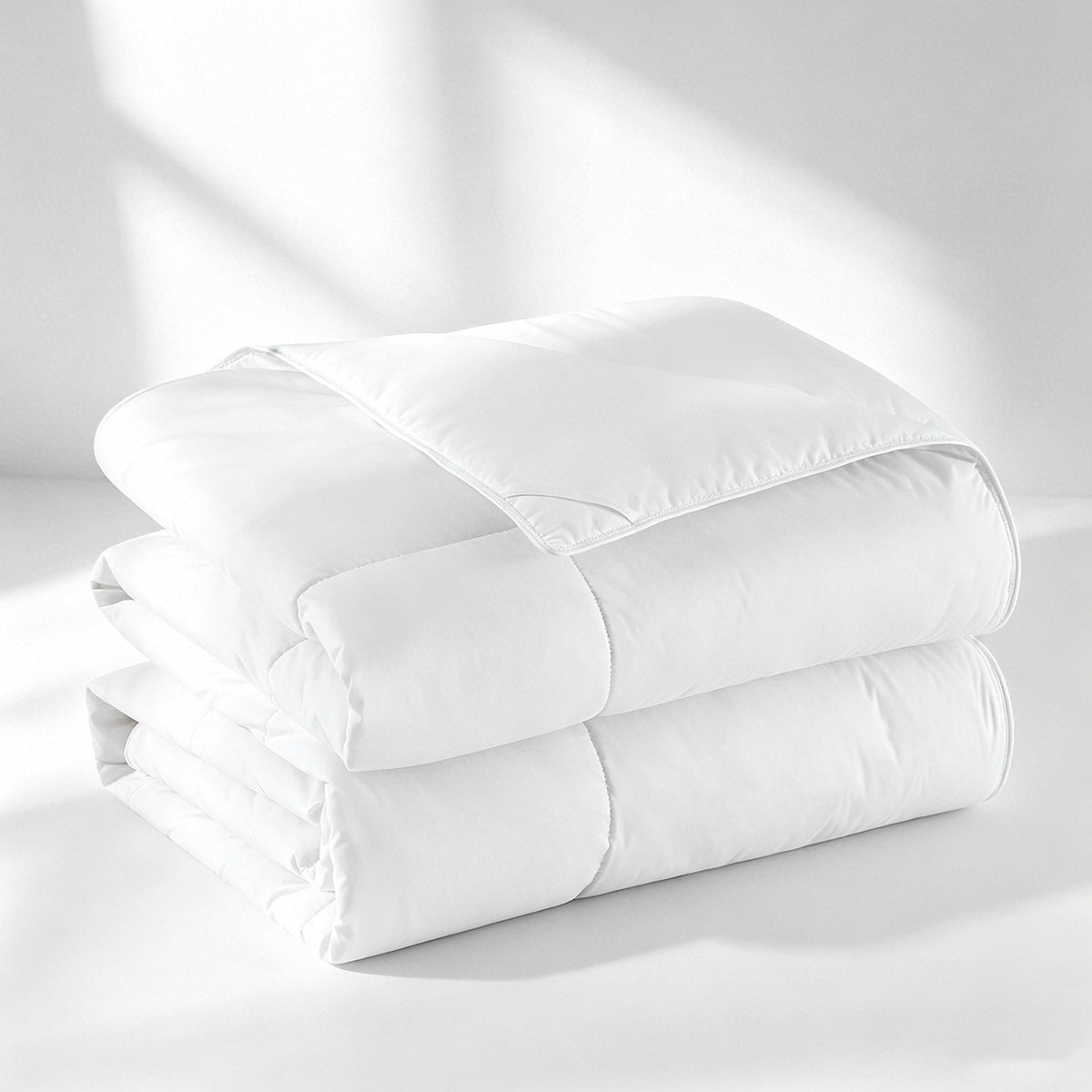 White Lightweight Goose Feather and Down Fiber Comforter