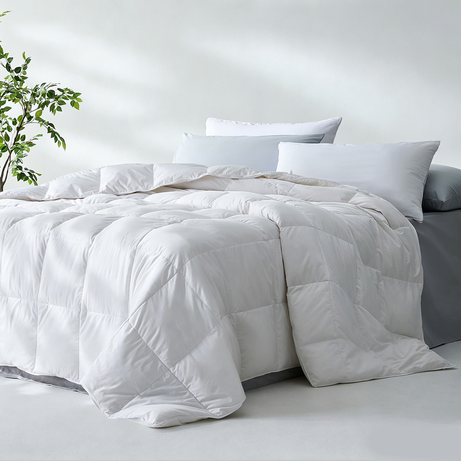 Lightweight Goose Feather and Down Fiber Comforter
