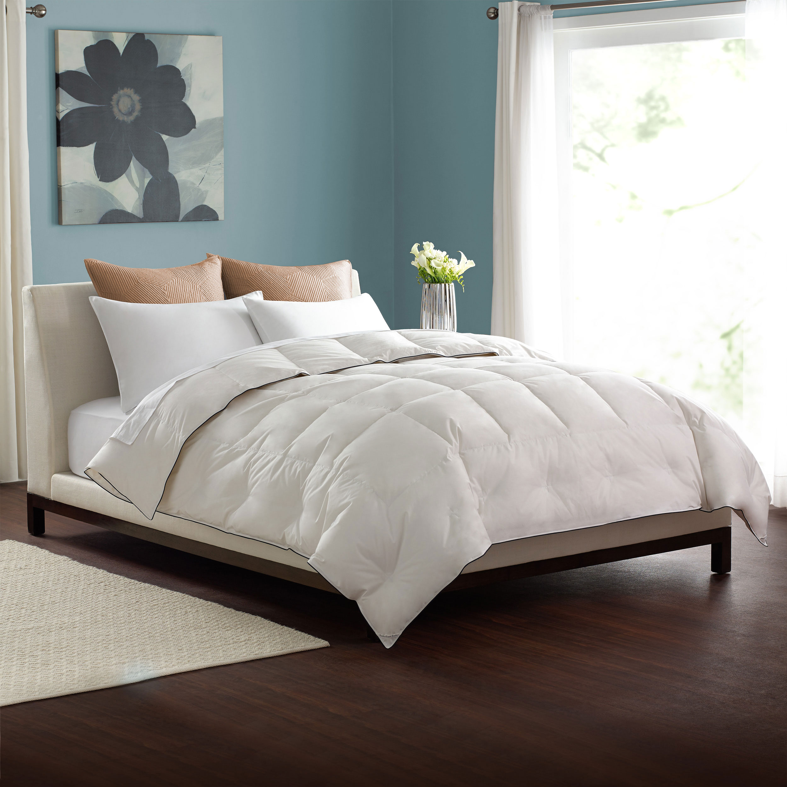Pacific Coast Light Weight Comforter 300 Thread Count 550 Fill Power Down - Full/queen